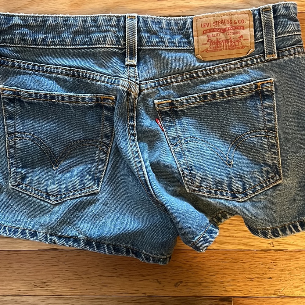 Levi shorts - Picture 2 of 4